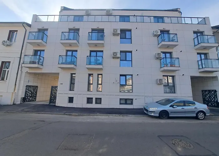 Апартаменти Charming Close To Unirii Square *